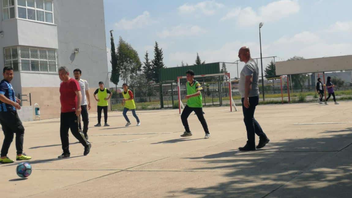 19 Mayıs Atatürk'ü Anma Gençlik ve Spor Bayramı Öğretmen-Öğrenci Futbol Etkinliği Düzenledik.